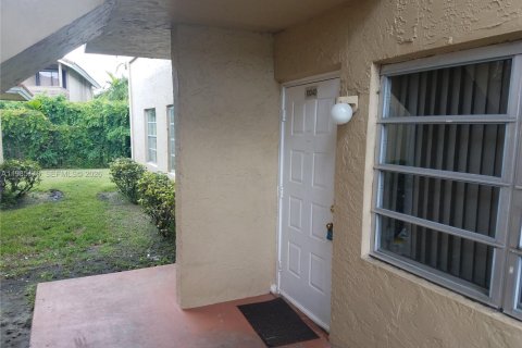 Condominio en alquiler en Coral Springs, Florida, 2 dormitorios, 71.35 m2 № 2046515 - foto 3