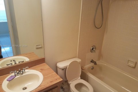 Condominio en alquiler en Coral Springs, Florida, 2 dormitorios, 71.35 m2 № 2046515 - foto 16