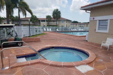 Condominio en alquiler en Coral Springs, Florida, 2 dormitorios, 71.35 m2 № 2046515 - foto 19