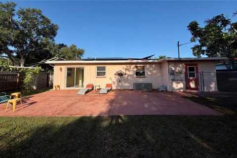 Villa ou maison à vendre à Gulfport, Floride: 2 chambres, 94.11 m2 № 2316566 - photo 15