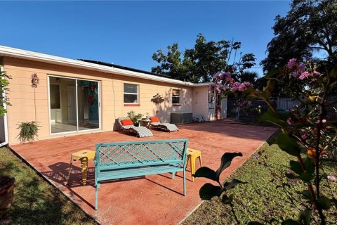 Villa ou maison à vendre à Gulfport, Floride: 2 chambres, 94.11 m2 № 2316566 - photo 16