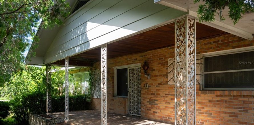 House in Ocala, Florida 4 bedrooms, 307.41 sq.m. № 1848487