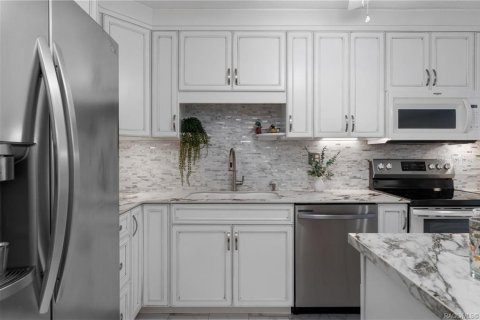Condo in Inverness, Florida, 2 bedrooms № 2239359 - photo 7