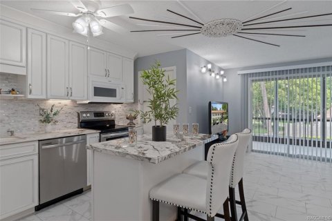Condo in Inverness, Florida, 2 bedrooms № 2239359 - photo 6
