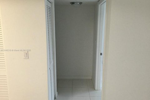 Condominio en alquiler en Miami, Florida, 1 dormitorio, 64.94 m2 № 1849334 - foto 16
