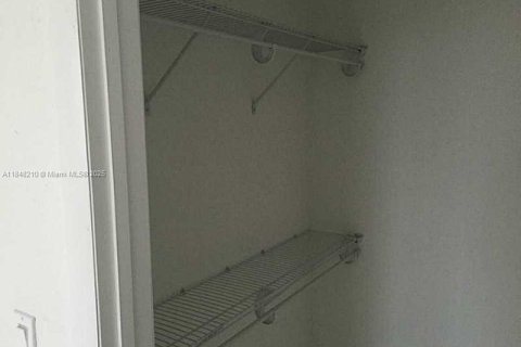 Снять в аренду кондоминиум в Майами, Флорида 1 спальня, 64.94м2, № 1849334 - фото 18