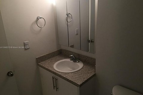 Снять в аренду кондоминиум в Майами, Флорида 1 спальня, 64.94м2, № 1849334 - фото 24