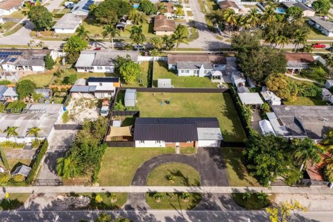 Купить виллу или дом в Хомстед, Флорида 3 спальни, 122.82м2, № 1991620 - фото 4