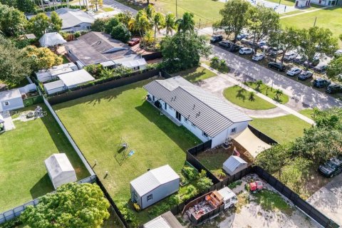 Купить виллу или дом в Хомстед, Флорида 3 спальни, 122.82м2, № 1991620 - фото 7