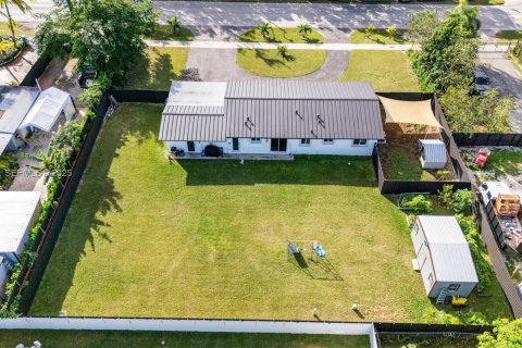 Купить виллу или дом в Хомстед, Флорида 3 спальни, 122.82м2, № 1991620 - фото 6