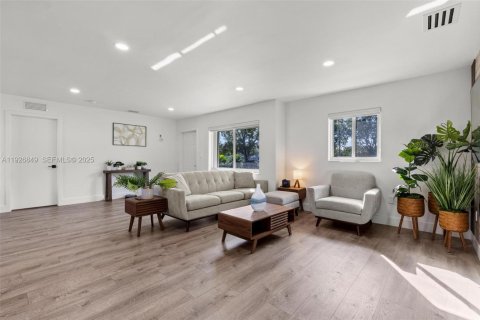 Купить виллу или дом в Хомстед, Флорида 3 спальни, 122.82м2, № 1991620 - фото 12