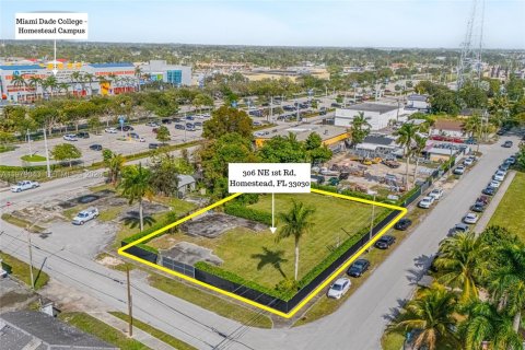 Propiedad comercial en Homestead, Florida № 2044088
