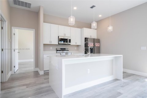 House in Sebring, Florida 3 bedrooms № 1953010 - photo 13