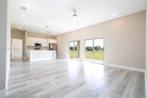 House in Sebring, Florida 3 bedrooms № 1953010 - photo 6