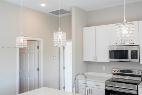 House in Sebring, Florida 3 bedrooms № 1953010 - photo 11