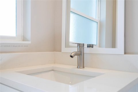 House in Sebring, Florida 3 bedrooms № 1953010 - photo 5