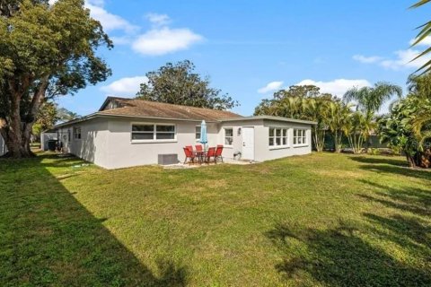 House in Largo, Florida 3 bedrooms, 157.66 sq.m. № 2238153 - photo 22