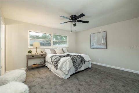 House in Largo, Florida 3 bedrooms, 157.66 sq.m. № 2238153 - photo 18