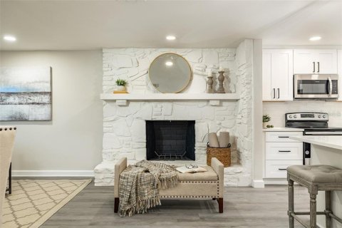 House in Largo, Florida 3 bedrooms, 157.66 sq.m. № 2238153 - photo 8