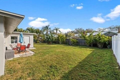 House in Largo, Florida 3 bedrooms, 157.66 sq.m. № 2238153 - photo 24
