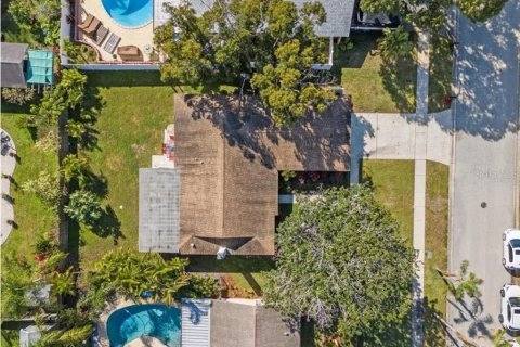 House in Largo, Florida 3 bedrooms, 157.66 sq.m. № 2238153 - photo 3