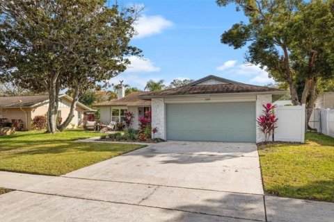 House in Largo, Florida 3 bedrooms, 157.66 sq.m. № 2238153 - photo 2