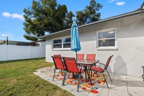 House in Largo, Florida 3 bedrooms, 157.66 sq.m. № 2238153 - photo 23