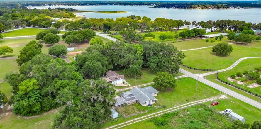 Villa ou maison à Weirsdale, Floride 3 chambres, 213.49 m2 № 2284214