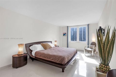 Condo in Miami Beach, Florida, 2 bedrooms № 2020616 - photo 13
