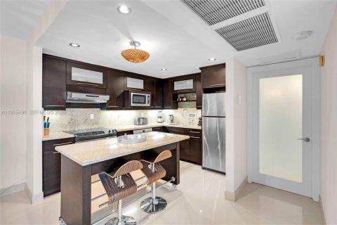 Condo in Miami Beach, Florida, 2 bedrooms № 2020616 - photo 9