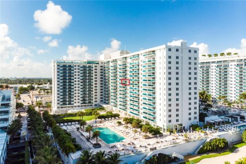 Condo in Miami Beach, Florida, 2 bedrooms № 2020616 - photo 2