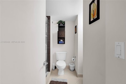 Condo in Miami Beach, Florida, 2 bedrooms № 2020616 - photo 25