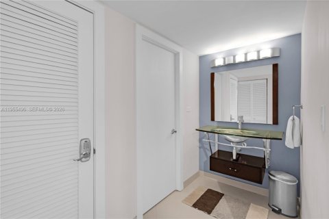 Condo in Miami Beach, Florida, 2 bedrooms № 2020616 - photo 17