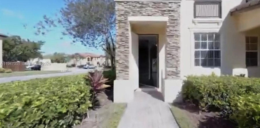 Condo in Homestead, Florida, 2 bedrooms  № 2005038