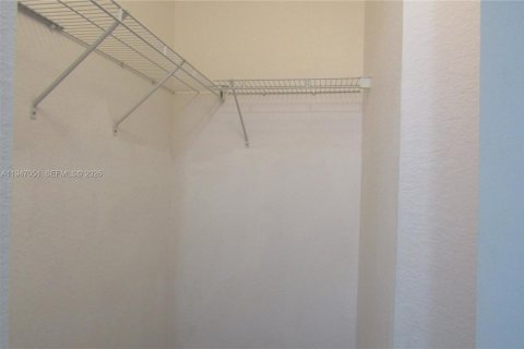 Condo in Homestead, Florida, 2 bedrooms  № 2005038 - photo 17