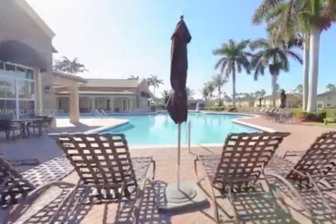 Condo in Homestead, Florida, 2 bedrooms  № 2005038 - photo 4