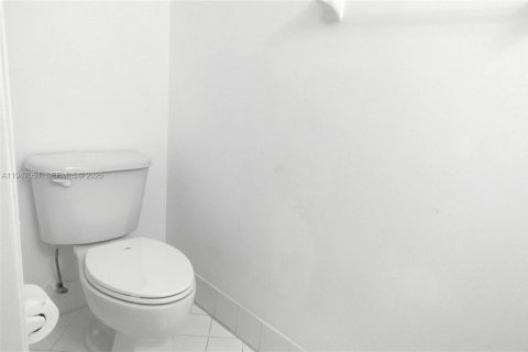 Condo in Homestead, Florida, 2 bedrooms  № 2005038 - photo 13