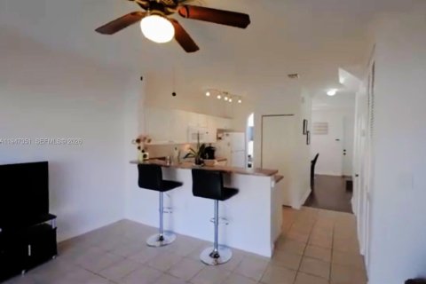 Condo in Homestead, Florida, 2 bedrooms  № 2005038 - photo 2