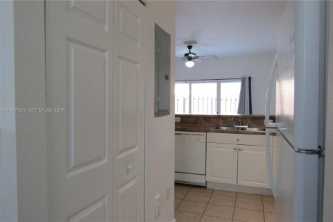 Condo in Homestead, Florida, 2 bedrooms  № 2005038 - photo 12