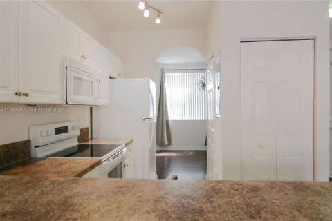 Condo in Homestead, Florida, 2 bedrooms  № 2005038 - photo 10