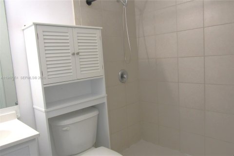 Condo in Homestead, Florida, 2 bedrooms  № 2005038 - photo 16