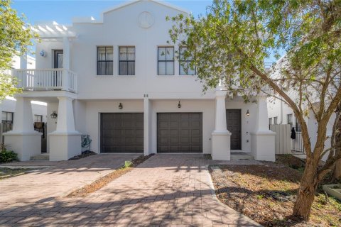 Adosado en Tampa, Florida 3 dormitorios, 136.01 m2 № 2104960