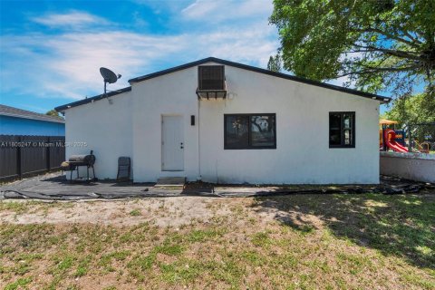 House in West Park, Florida 3 bedrooms № 1739125 - photo 25