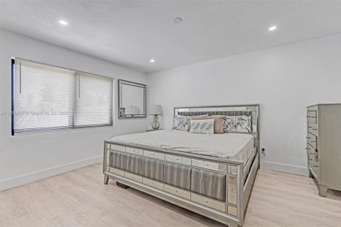 House in West Park, Florida 3 bedrooms № 1739125 - photo 16