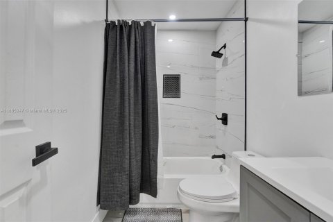 House in West Park, Florida 3 bedrooms № 1739125 - photo 21