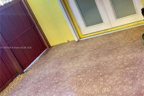 Townhouse in Cutler Bay, Florida 2 bedrooms, 94.76 sq.m. № 2012898 - photo 19