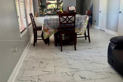 Townhouse in Cutler Bay, Florida 2 bedrooms, 94.76 sq.m. № 2012898 - photo 6