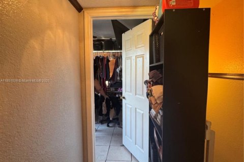 Townhouse in Cutler Bay, Florida 2 bedrooms, 94.76 sq.m. № 2012898 - photo 16