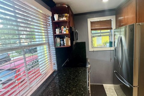 Townhouse in Cutler Bay, Florida 2 bedrooms, 94.76 sq.m. № 2012898 - photo 11