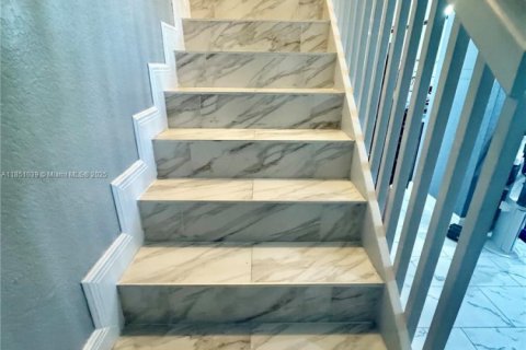 Townhouse in Cutler Bay, Florida 2 bedrooms, 94.76 sq.m. № 2012898 - photo 15